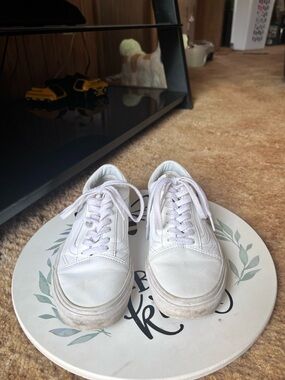 white leather Vans Old Skool sneakers women’s size 8 men’s size 6.5.